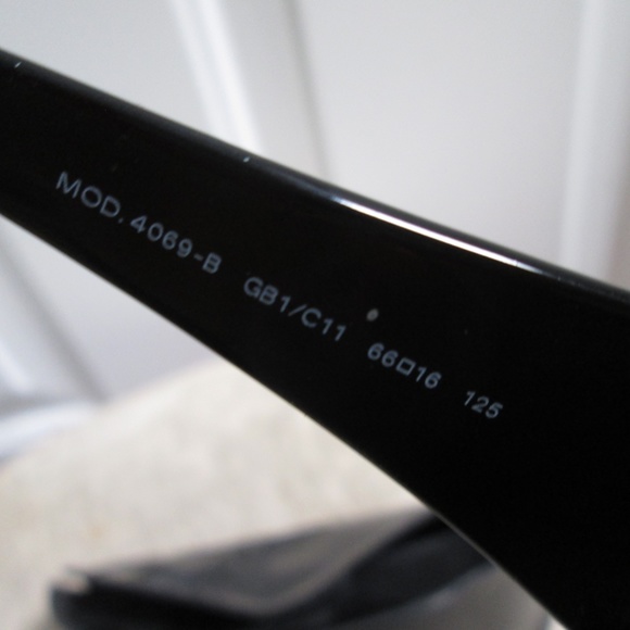 Versace women's sunglasses - Picture 13 of 16